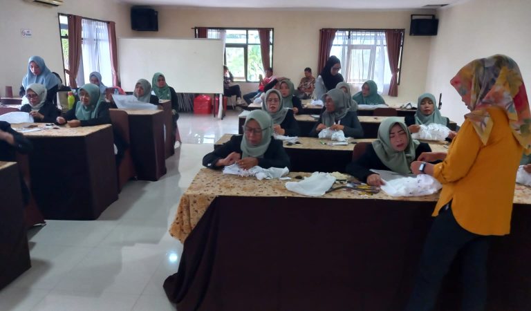 BAPEKSI Gelar Pelatihan Batik Ciwitan di Garut, Dorong Pemberdayaan Ekonomi Perempuan