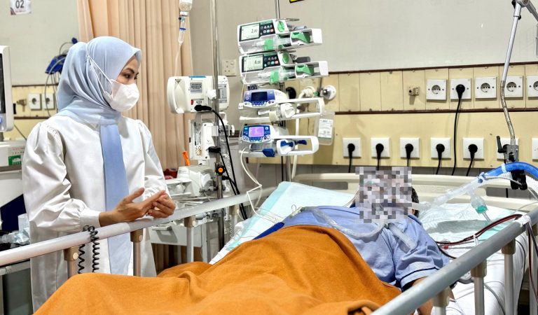 Bupati Ratu Zakiyah Jenguk Hasan Syukur di RS Jakarta, Ojol asal Ciomas Korban Lakalantas